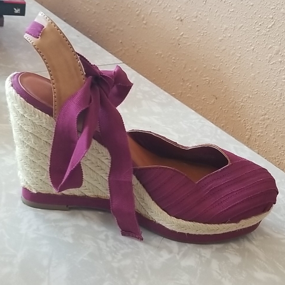 Platform wedge shoes. Tie around ankle - Picture 3 of 4